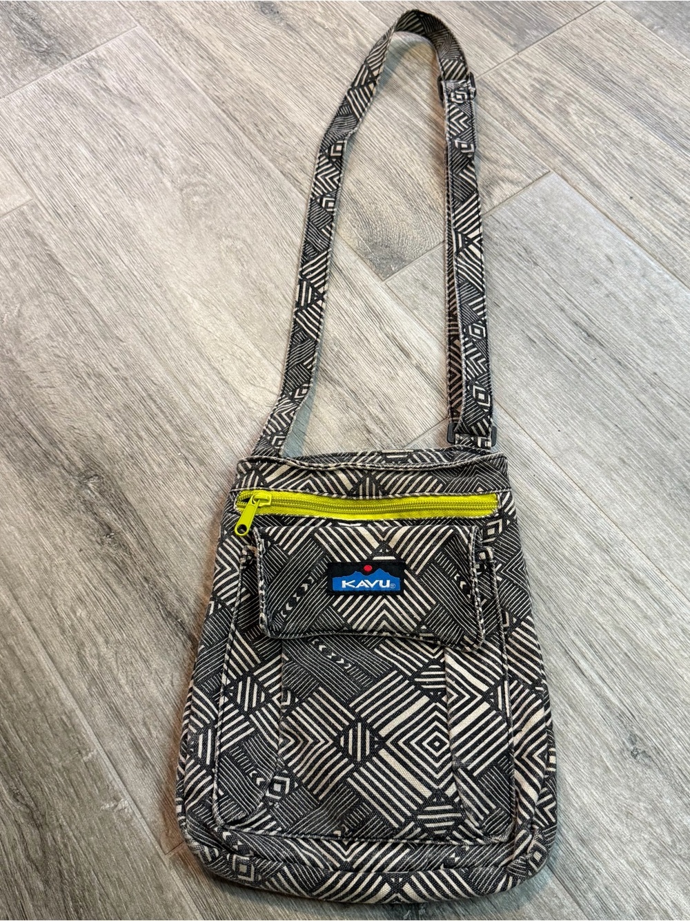 KAVU Keeper Crossbody Bag Black White Geometric Tribal Canvas Rope Strap